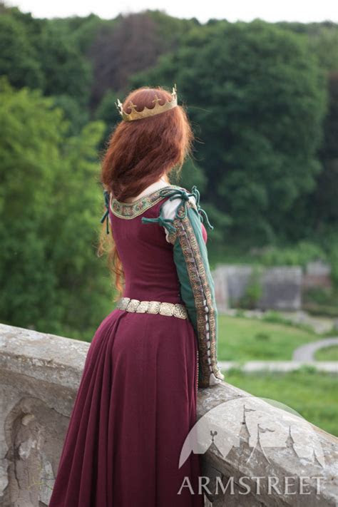 Most of these tires have a blue paint over the white lettering to protect it from dirt and grease while the tires being installed on a car for the first time. Medieval Dress âGreensleevesâ for Noblewomen . Available