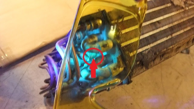 ポルシェ993 なかなか見つけられないエアコンガス漏れ Autostop アウトストップ