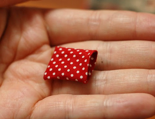 How to make a button pouch with two pockets 24