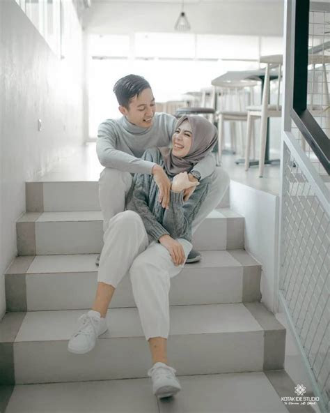 Prewedding dengan vespa surabaya senja + nizar. 14 Ide Pre-wedding di Tangga. Hasilnya Estetik Tanpa