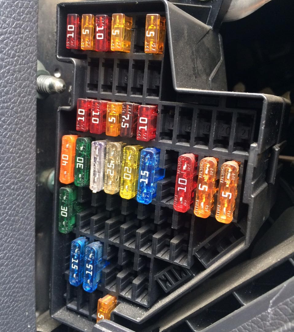 VW Golf Mk5, Jetta, GTI (2004-2008) fuse (panel) box diagram ...