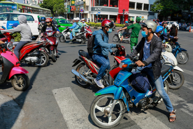 Giao thông <a href='http://ift.tt/1OsoAUr' title='trung tâm Sài Gòn' target='_blank'>trung tâm Sài Gòn</a> rối loạn ngày đầu phân luồng