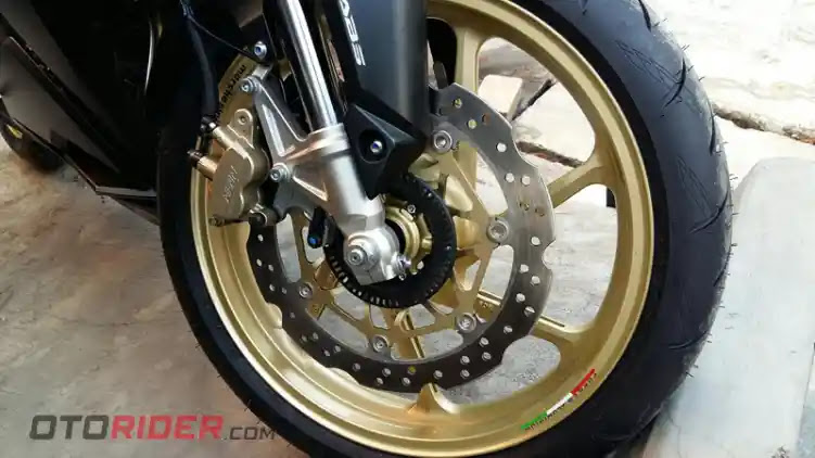 Cat Pelek Cara Hemat Dongkrak Tampilan Honda CBR250RR Cat Pelek Cara Hemat Dongkrak Tampilan Honda CBR250RR