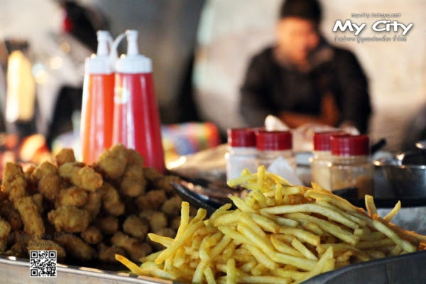 ถนนคนเดินนครพนม