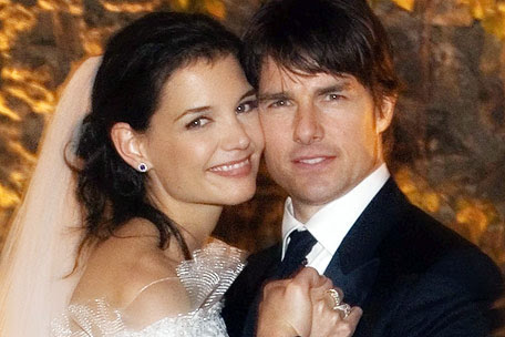 tom cruise and katie holmes wedding pictures. Katie Holmes wore sapphire and