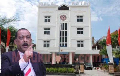 Ambon, Malukupost.com - Kementerian Perdagangan membantu pembangunan dua pasar baru di kota Ambon yakni di Air Kuning kecamatan Sirimau dan kawasan Benteng, kecamatan Nusaniwe pada tahun anggaran 2017. "Kita pada 2017 mendapat bantuan pembangunan dua pasar baru dari Kementerian Perdagangan melalui dana tugas pembantuan," kata Wali Kota Ambon, Richard Louhenapessy, Sabtu (19/8).
