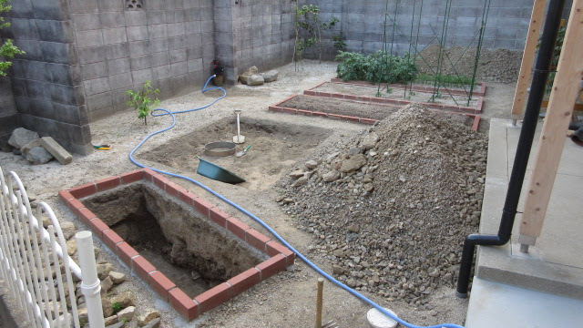 畑作り 畑の土を作る 4列の内4列目 Diyと家庭菜園 どうせ長くは続かない