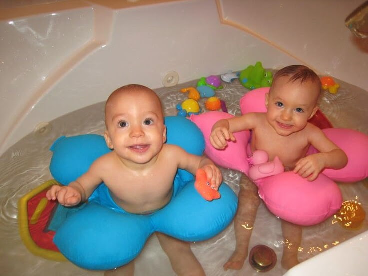 Can You Take A Bath With Your Baby - Children and bathtime: at what age can you leave them ... - The key to bathing is keeping your baby warm and comfortable.