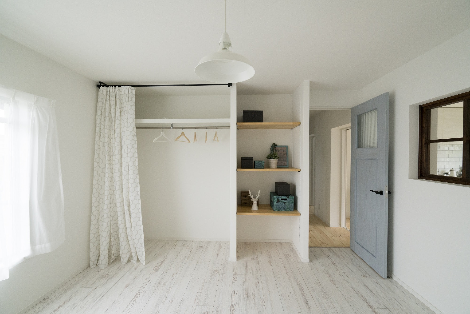 造作窓でリビングと繋がる湘南団地リノベ Renoasu