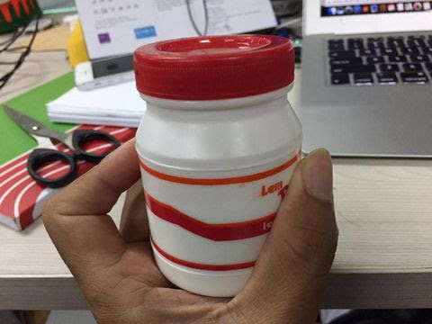 Eksperimen ini menggunakan lem dan sabun cair sebagai bahan bakunya.