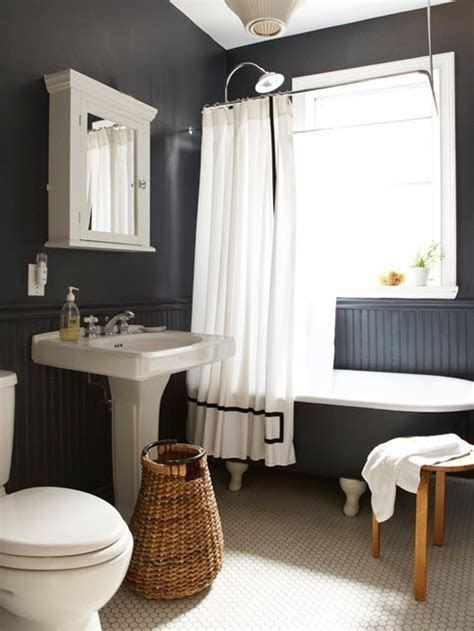 From glass to metal to faux hardwood, diy network profiles the latest styles in tile. 23 Traditional Black And White Bathrooms To Inspire - DigsDigs