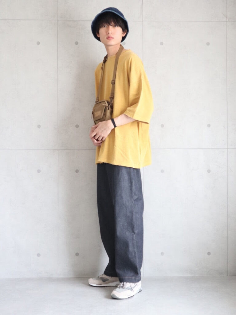 Tシャツ 黄色 のメンズのコーデ 人気の黄色のtシャツを紹介