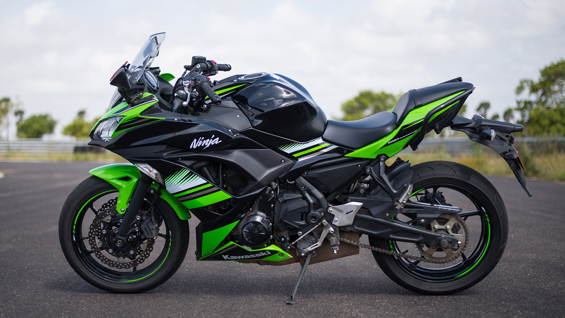 Kawasaki Ninja 650 2017 - Price, Mileage, Reviews ...