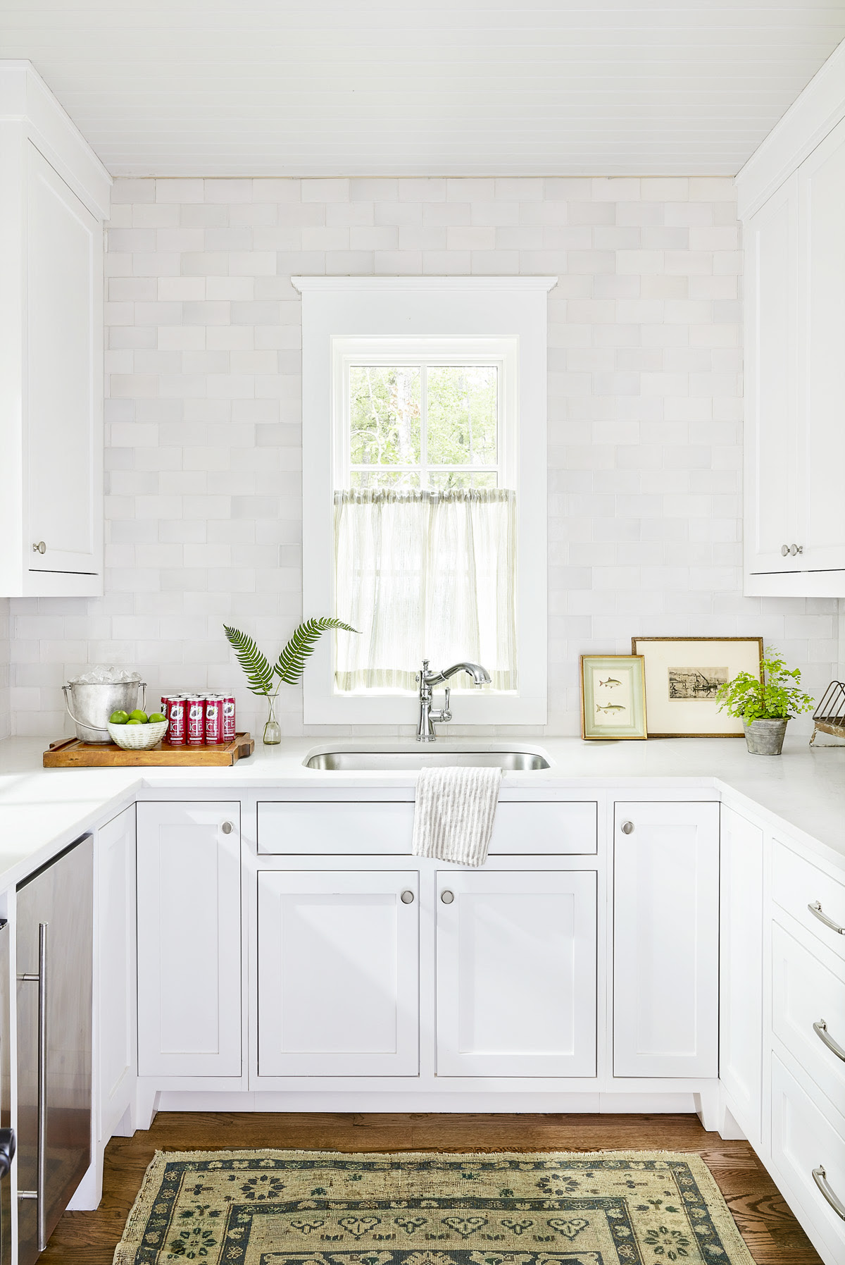 24 Best White Kitchens Pictures of White Kitchen Design  24 Best White Kitchens Pictures of White Kitchen Design