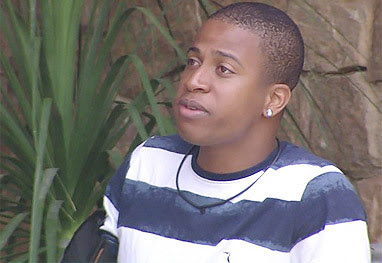 Participante do BBB 15 confirma ter matado jovem com tiro na cabeça e Globo corta o sinal