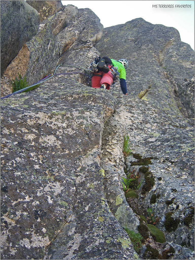 RUTA NORTE DE LA ESFINGE MDsup 6b+ Ao -PEDRIZA