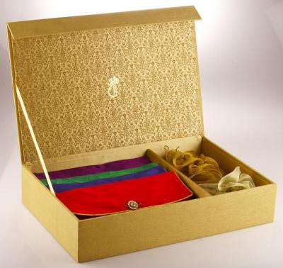 Hindu Wedding Invitation Cards on Industry   Twinkling  Bejewelled Indian Wedding Cards   Got One Yet