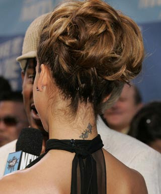 Audrina Patridge färglada tatuering. Jessica Albas fina och diskreta