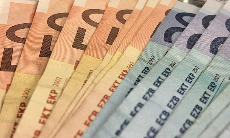 El Gobierno limitará a 1.000 euros el pago en efectivo
