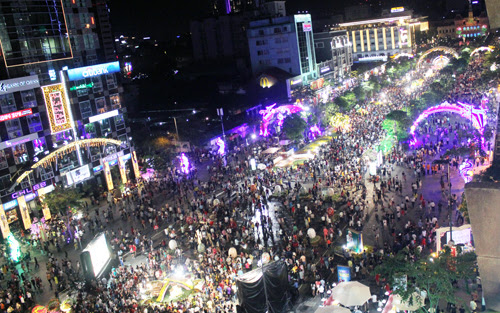 duong-hoa-nguyen-hue-keo-dai-them-mot-ngay
