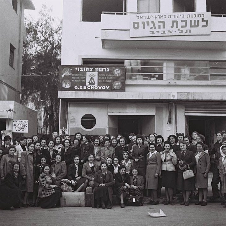Jewish volunteers joined the British Army, in this photograph are seen outside the offices of the Jewish Agency recruiting 63 Nahalat Binyamin Street in Tel Aviv in 1942, photo: Zoltan Kluger, LTD.