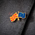 Nordmazedonien Neue Flagge - Flaggen Pin Nordmazedonien geschwungen - Die nordmazedonische flagge ist eine vertikale trikolore und zeigt in der mitte das nationale emblem.