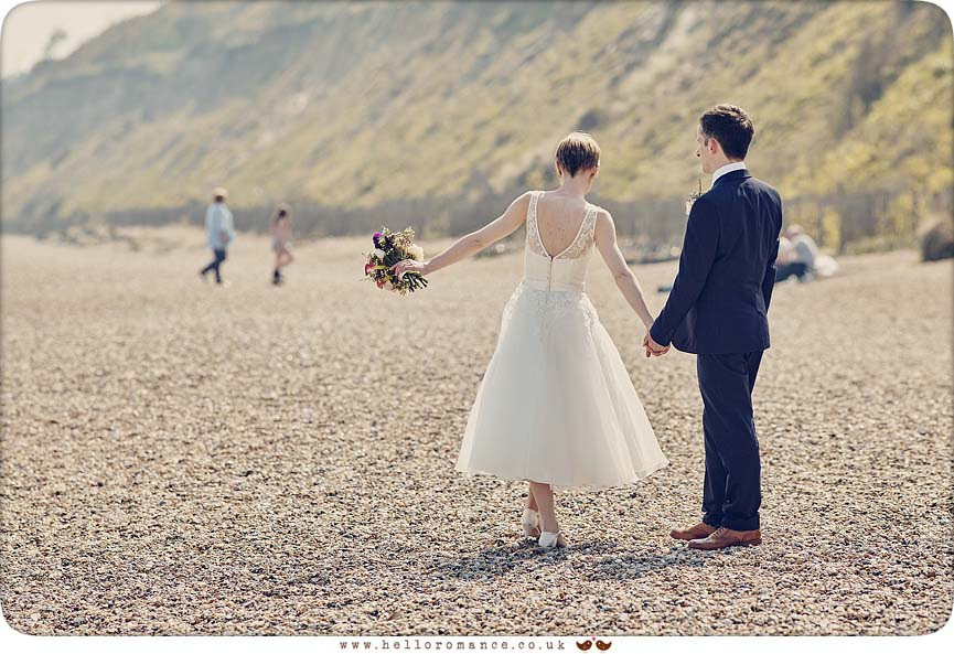 Cute beach wedding photos - www.helloromance.co.uk