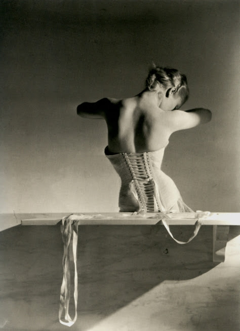 Horst P. Horst. Vogue, París, 1939. © Condé Nast Publications. 
