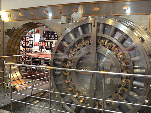 Coffre de chez V. megastore.jpg