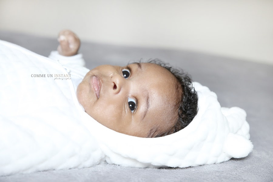 Seance Photo Bebe Sur Paris Keyron 2 Mois Photographe Bebe Grossesse Famille Et Mariage A Paris Region Parisienne Vannes Morbihan Et Alentours