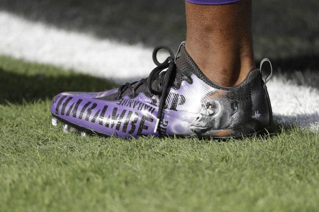 During a warm-up session before Sunday's game against the Philadelphia Eagles in Philly, McKinnon took to the field wearing some seriously amazing cleats.