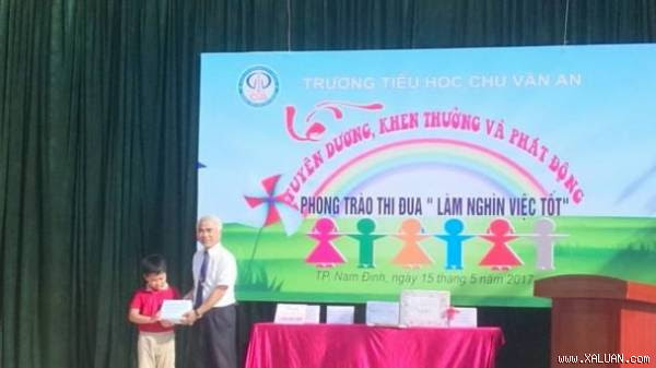 Em Đại được tuyên dương vì hành động đẹp của mình. Ảnh: Lao Động.