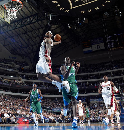lebron james dunk. Lebron James Dunks Wallpaper