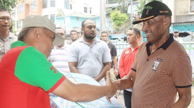 IKAPTK Kota Jayapura Salurkan Bantuan bagi Korban Kebakaran di Weref - Berita Harian Teratas