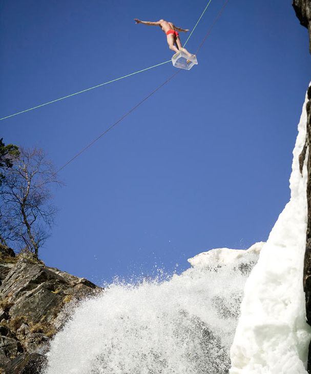 Balancing on the Edge of a Cliff (18 pics)