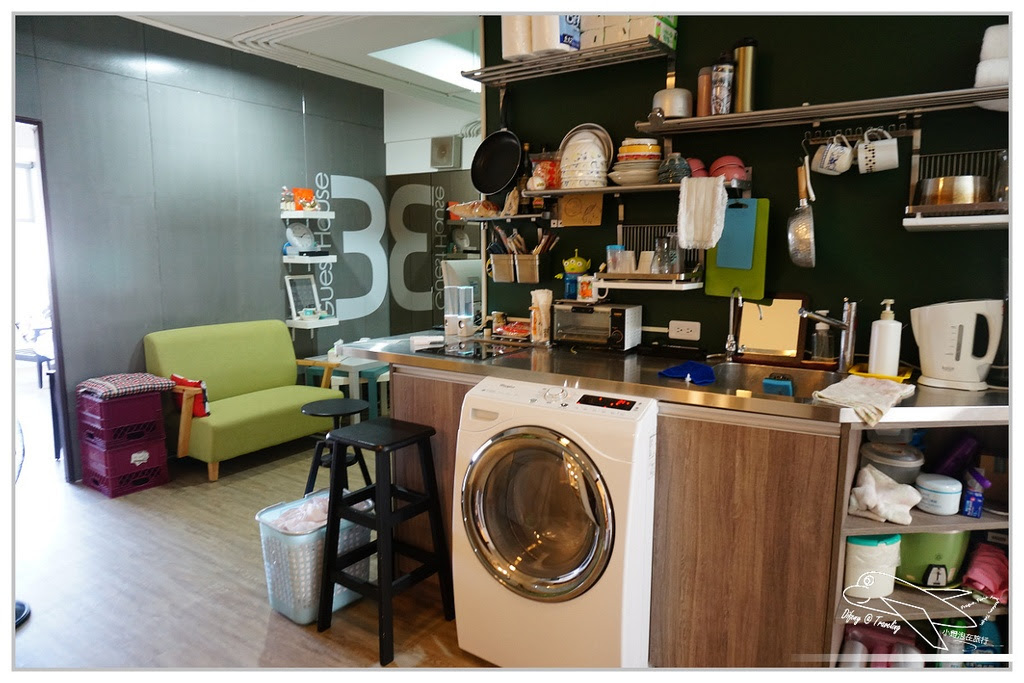 住 南部 Kaohsiung Weekly Apartment 高雄日租公寓 33 Guest House 叄叄巴黎風旅人公寓 短期旅行平價住宿 近高捷凹子底捷運站 巨蛋演唱會 漢神百貨 瑞豐夜市 高鐵住宿推薦