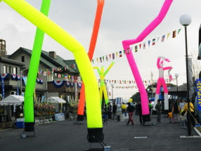 スカイダンサーやフライチューブはラックスまで