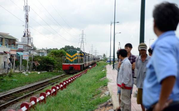 Sau 10 ngày khắc phục, đường sắt Bắc - Nam đã thông tuyến