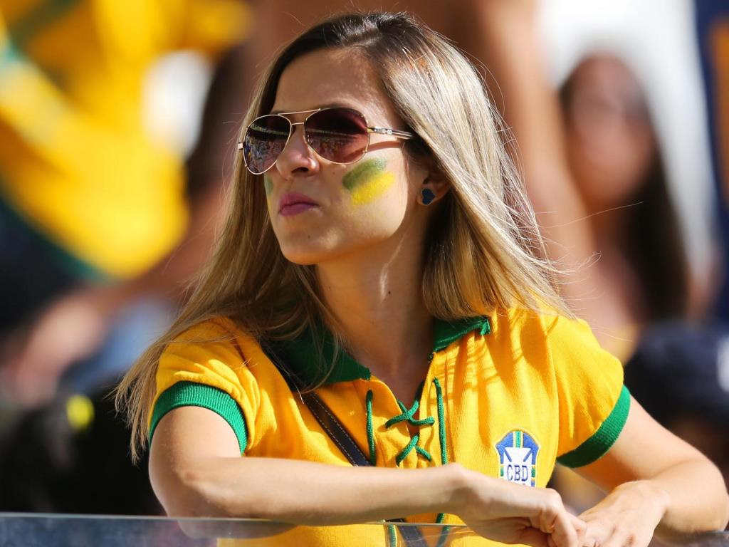 Copa Confederaciones: Bellas mujeres en la tribuna