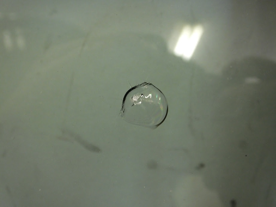 車 フロント ガラス 飛び石 補修 フロントガラスリペア 修理