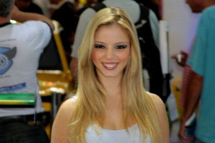 Car Show Models (90 pics)