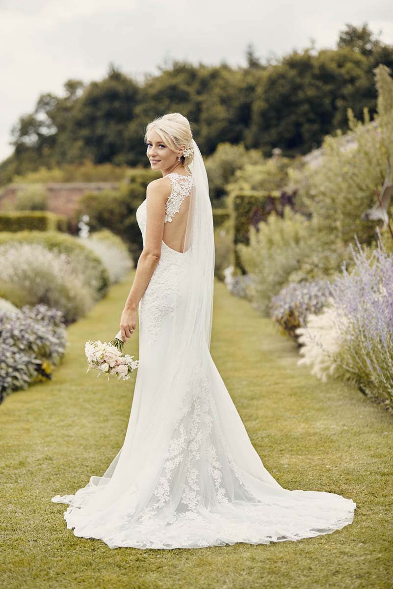 The Coach House Wedding Photography at Marks Hall, Marks Tey in Essex - www.helloromance.co.uk