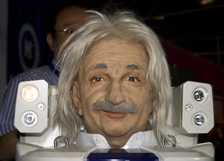 Albert Hubo - робот-Эйнштейн