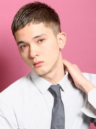 髪型 メンズ ショート 外人風 Tinatin Gagua
