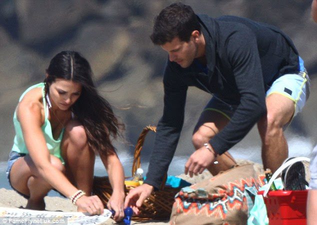 Andi Dorfman looks beauty in a White Bikini as she enjoys her picnic session in California