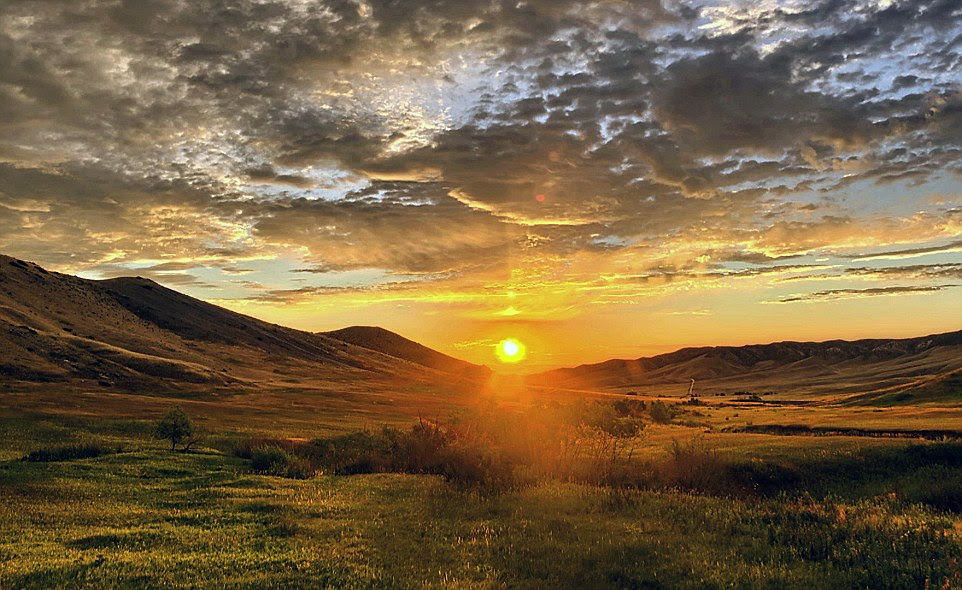 Aside from time-lapse photography Halverton also captured stunning regular imagery as well, such as the sun rising here