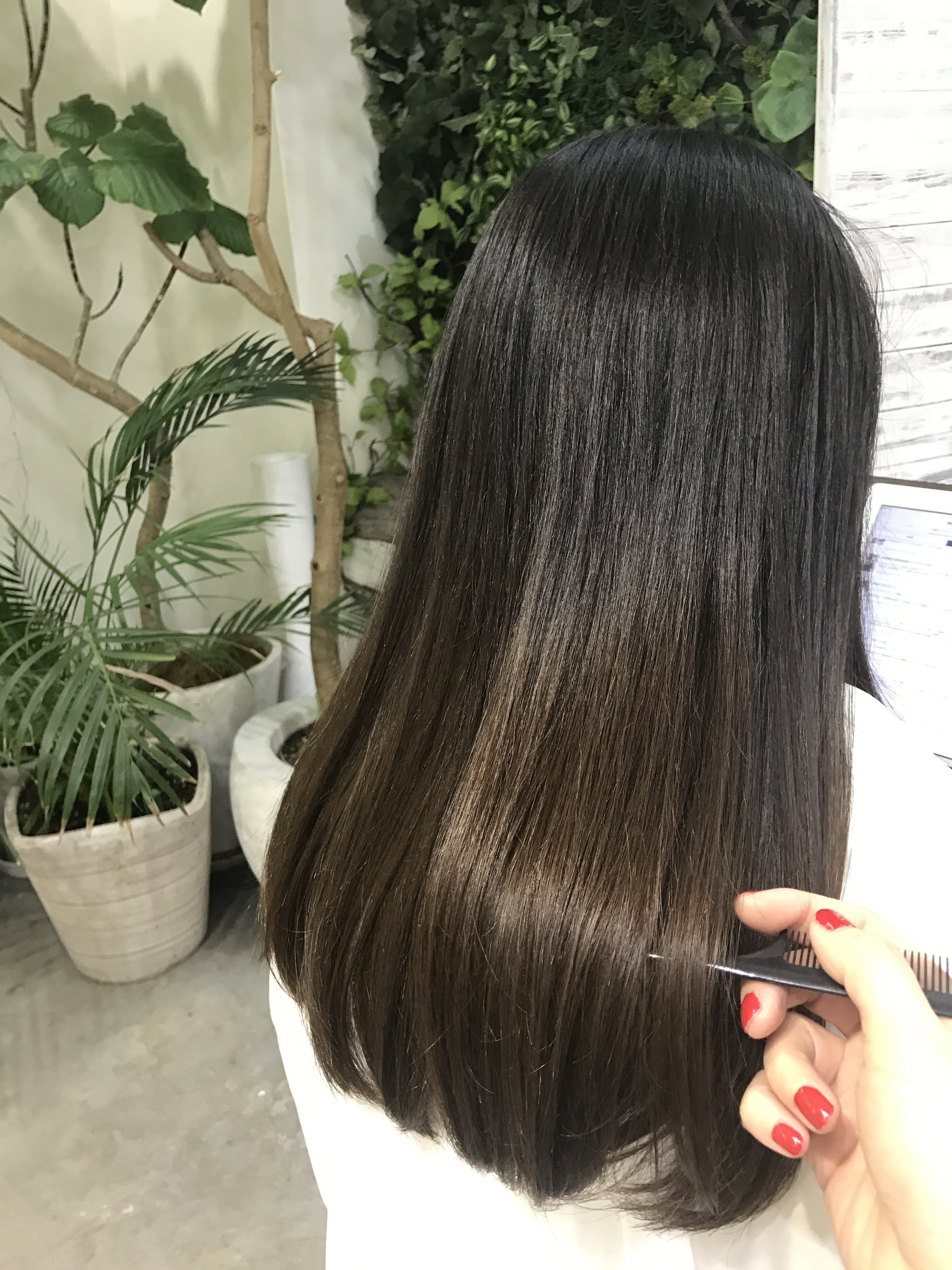 ブリーチなしの大人グラデーションカラーで 毛先をアッシュにする方法 ミネコラ質感矯正 などヘアケア トリートメントに特化した渋谷の美容室セルサスの公式サイトです