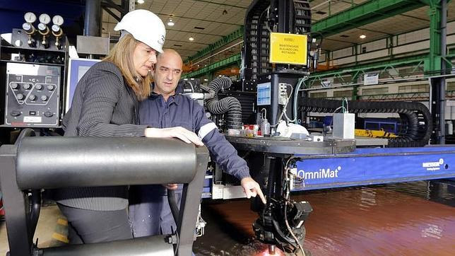 La ministra Báñez anuncia otro contrato para Navantia y mejoras en su plantilla