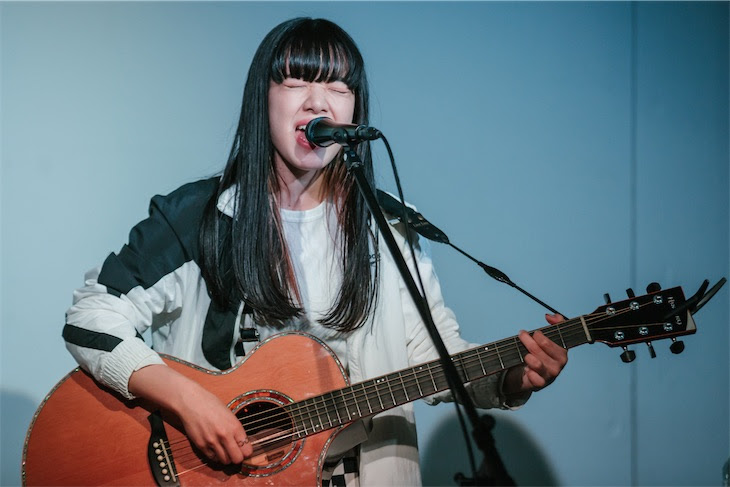 あいみょん Reebok Classic コラボ楽曲発表記念サプライズライブを開催