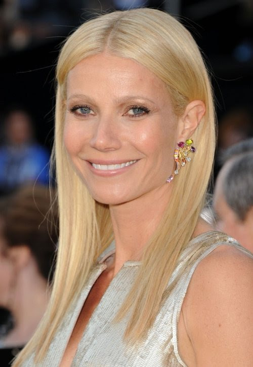 scarlett johansson hair 2011 oscars. Gwyneth Paltrow at 2011 Oscars